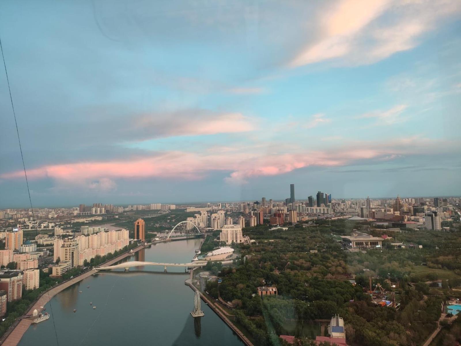 Апартаменты На Набережной С Панорамным Видом На 39 Этаже Astana Bagian luar foto